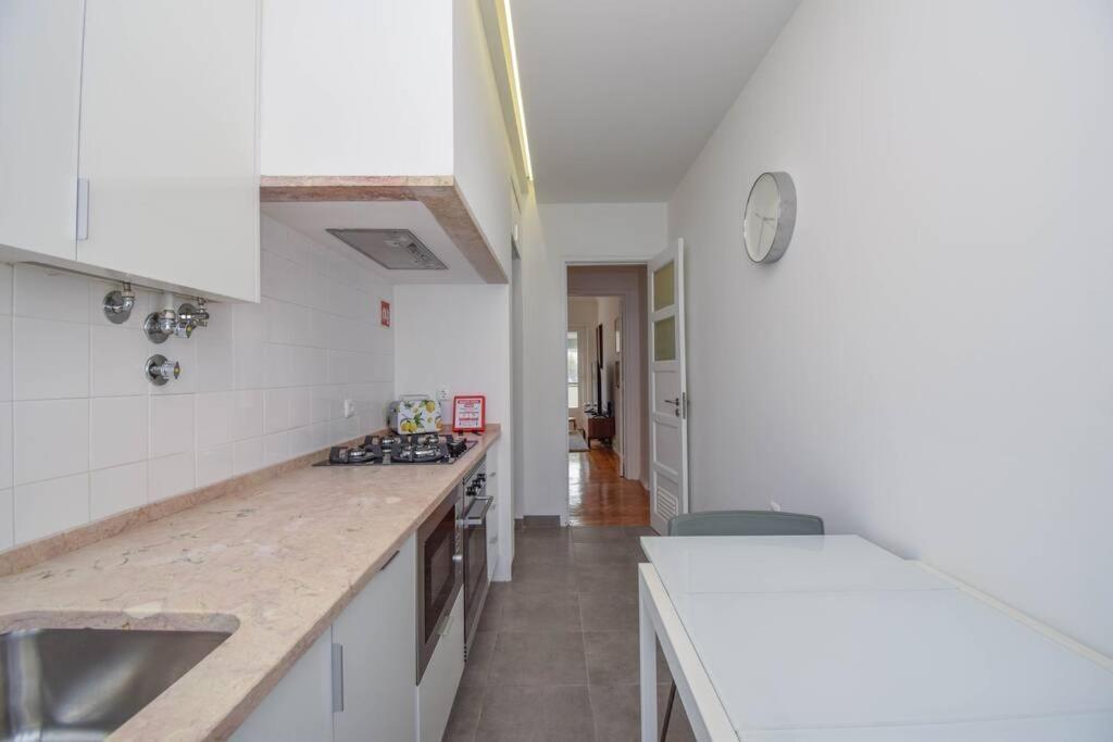 Cozy And Sunny Family Apartment Lisbon Luaran gambar