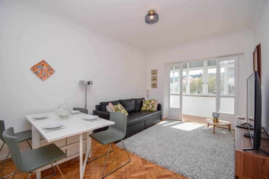 Cozy And Sunny Family Apartment Lisbon Luaran gambar